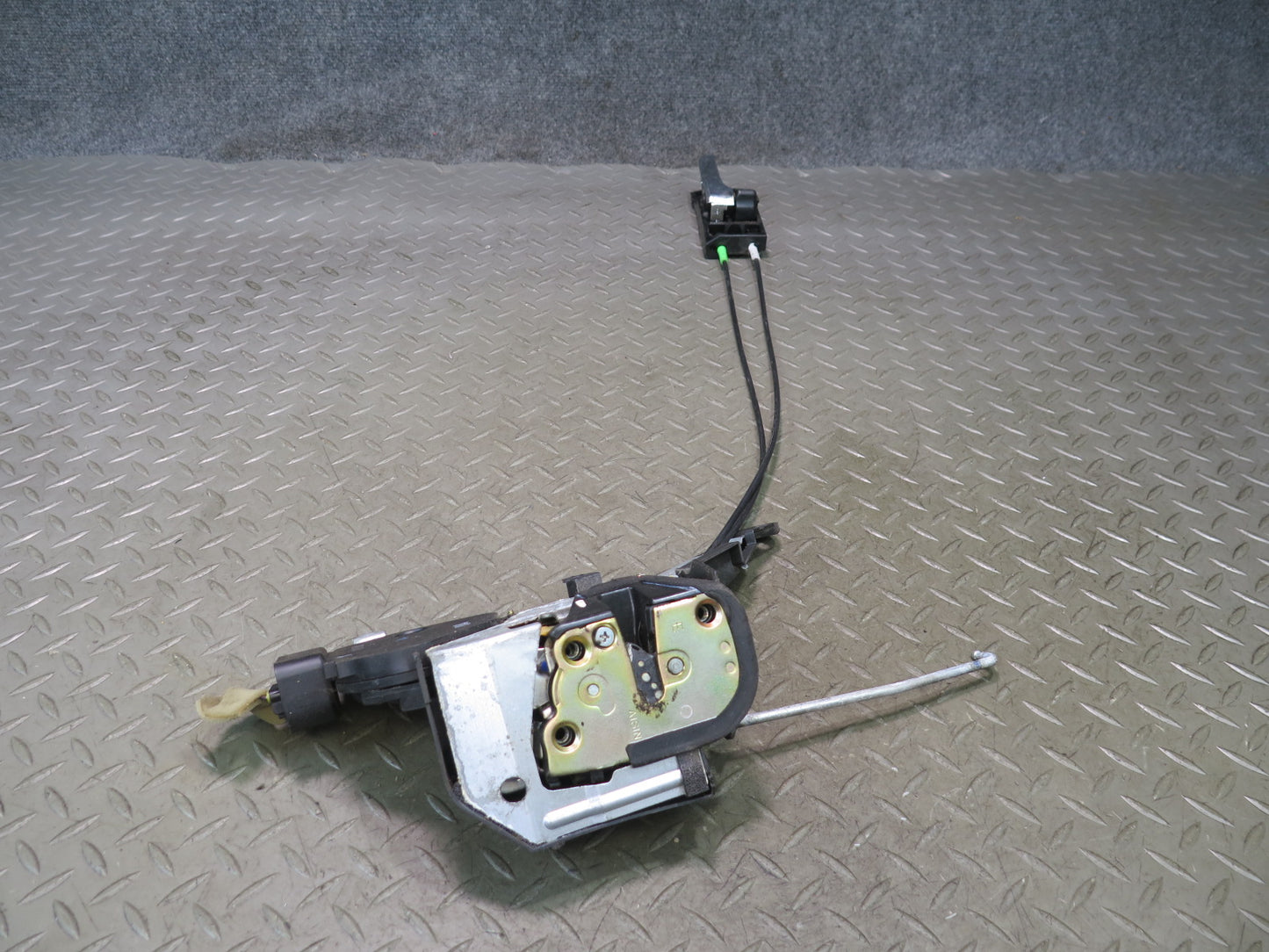 01-03 Lexus JCE10L IS300 Front Right Door Lock Latch Actuator w Handle OEM