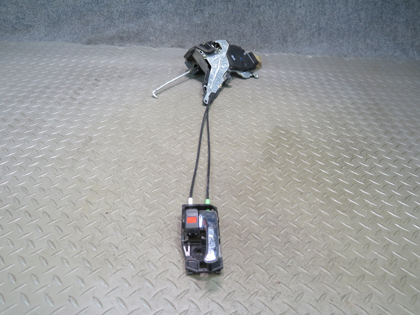 01-03 Lexus JCE10L IS300 Front Right Door Lock Latch Actuator w Handle OEM