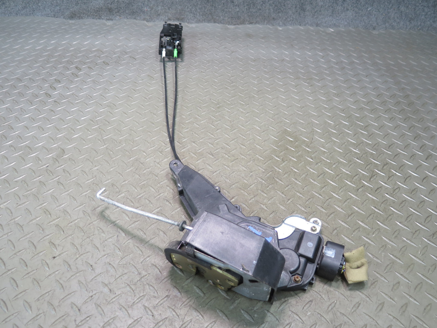01-03 Lexus JCE10L IS300 Front Right Door Lock Latch Actuator w Handle OEM