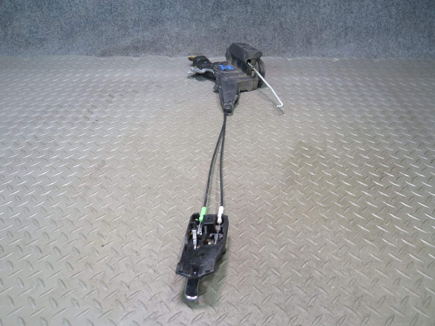 01-03 Lexus JCE10L IS300 Front Right Door Lock Latch Actuator w Handle OEM