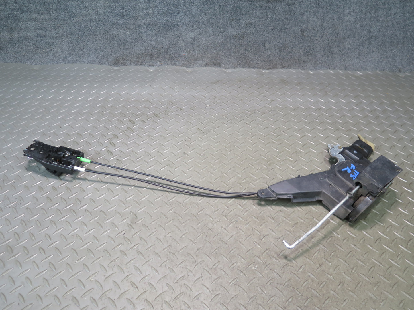 01-03 Lexus JCE10L IS300 Front Right Door Lock Latch Actuator w Handle OEM