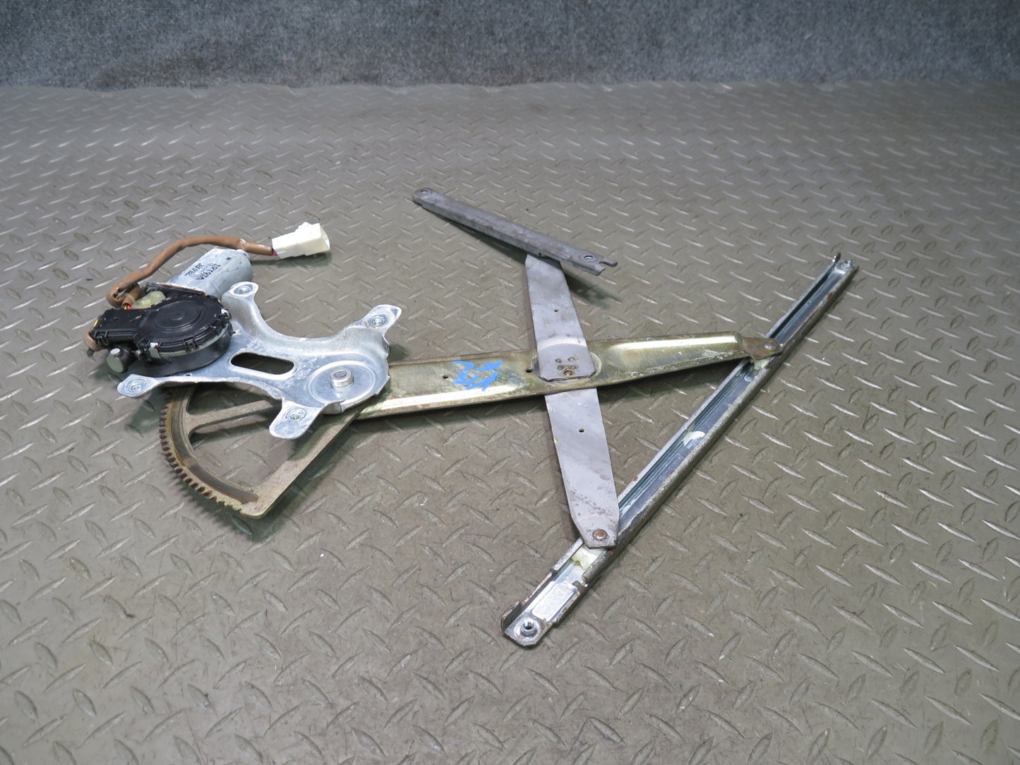 01-05 Lexus JCE10L IS300 Front Left Door Window Regulator w Motor OEM