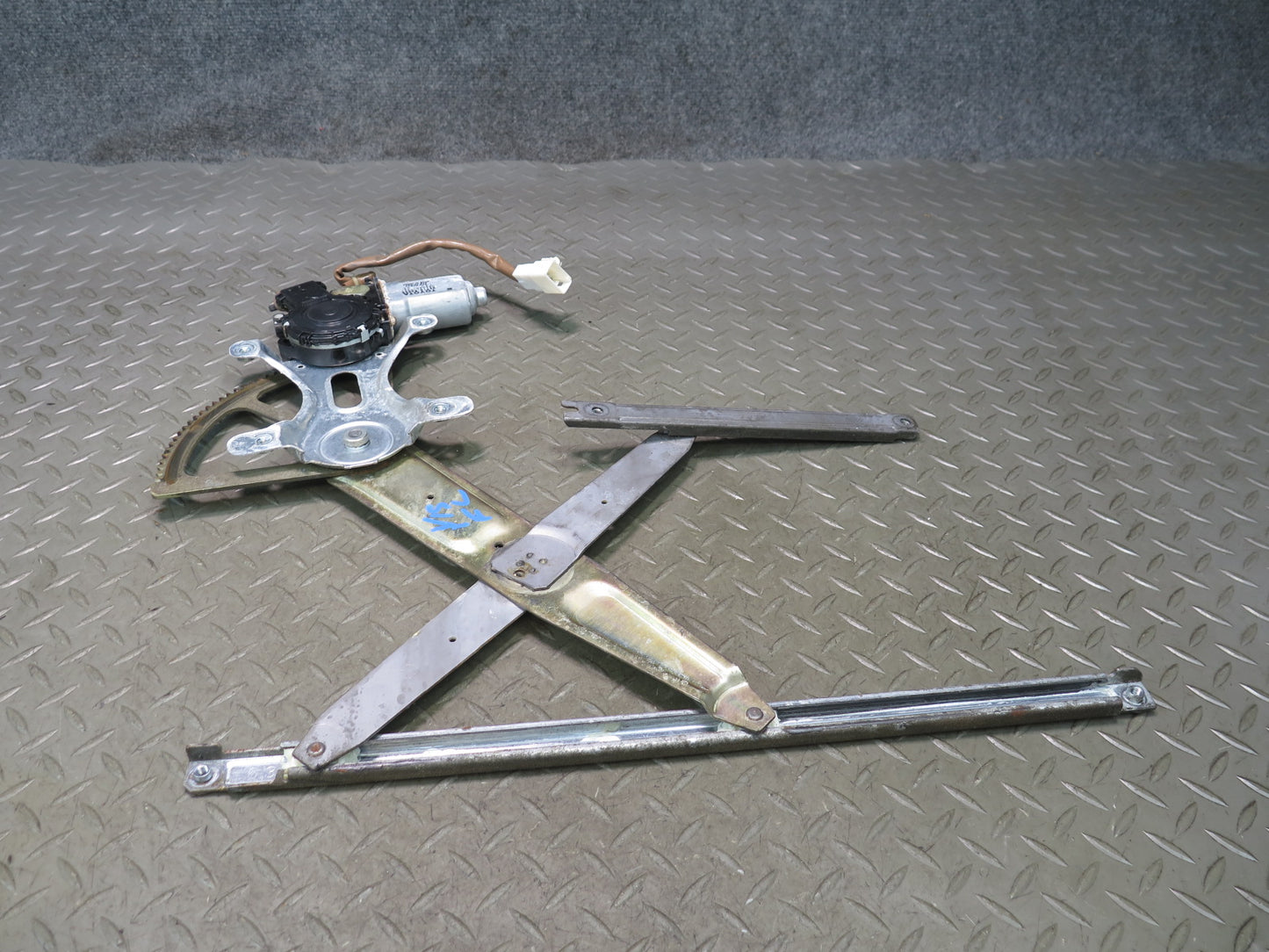 01-05 Lexus JCE10L IS300 Front Left Door Window Regulator w Motor OEM