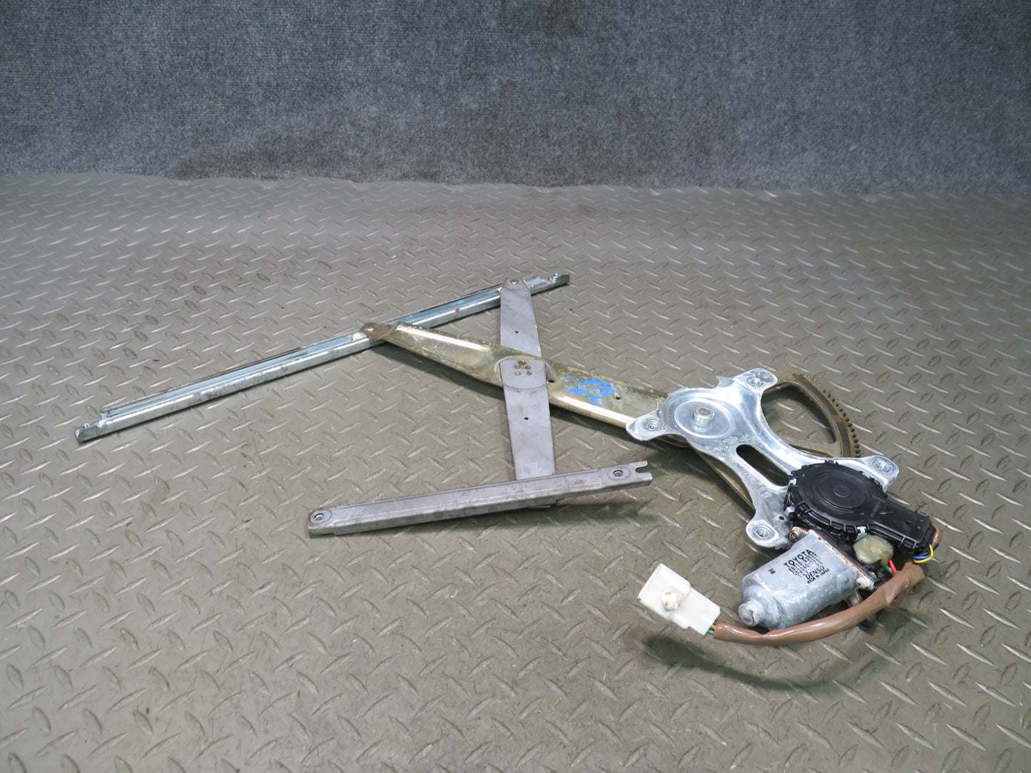 01-05 Lexus JCE10L IS300 Front Left Door Window Regulator w Motor OEM