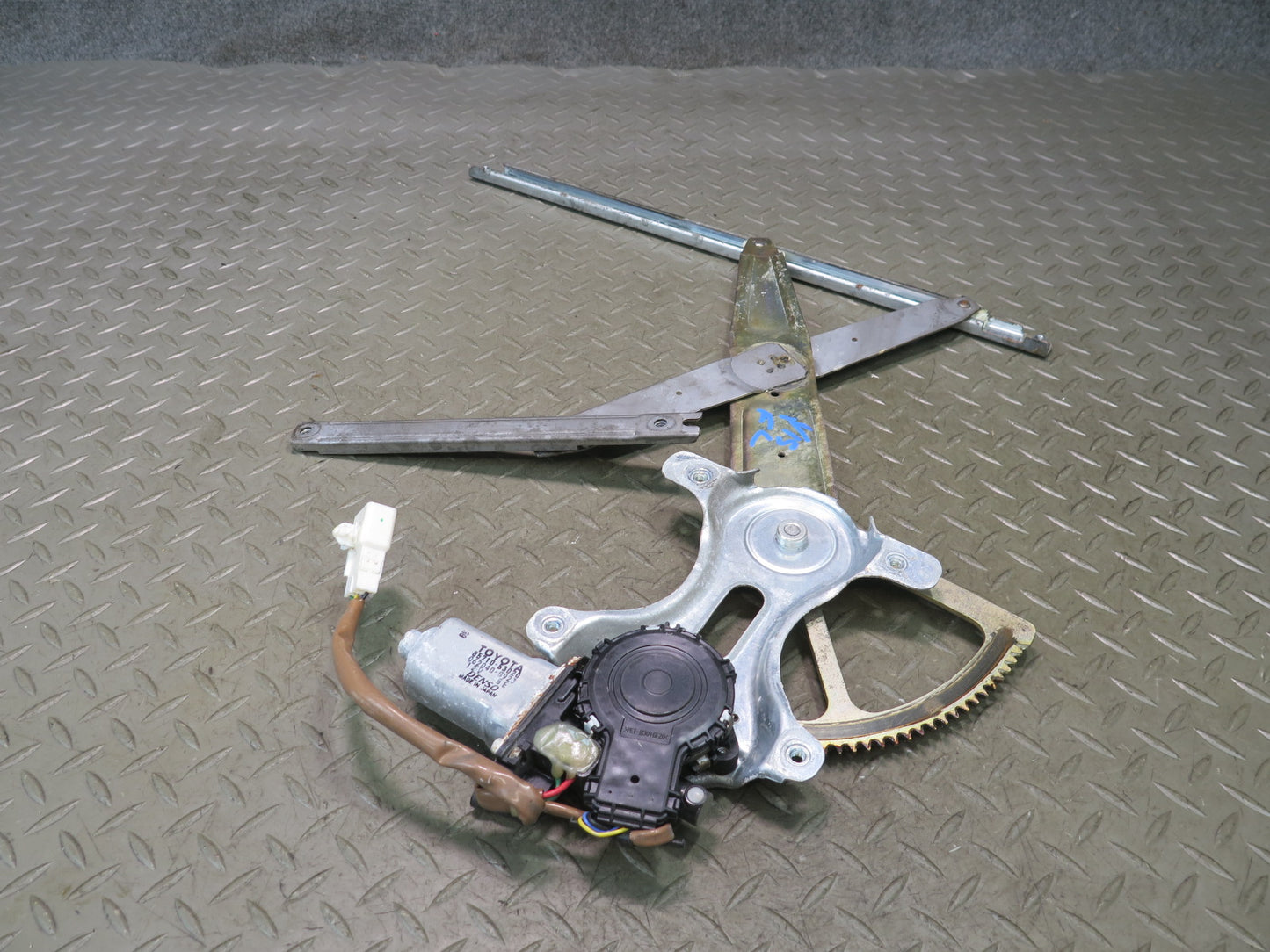 01-05 Lexus JCE10L IS300 Front Left Door Window Regulator w Motor OEM