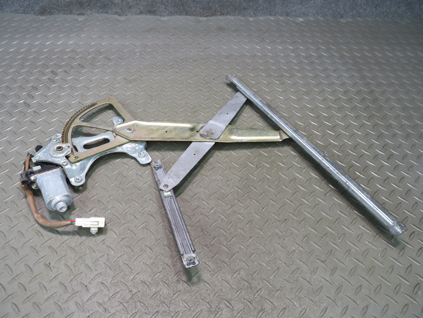 01-05 Lexus JCE10L IS300 Front Left Door Window Regulator w Motor OEM