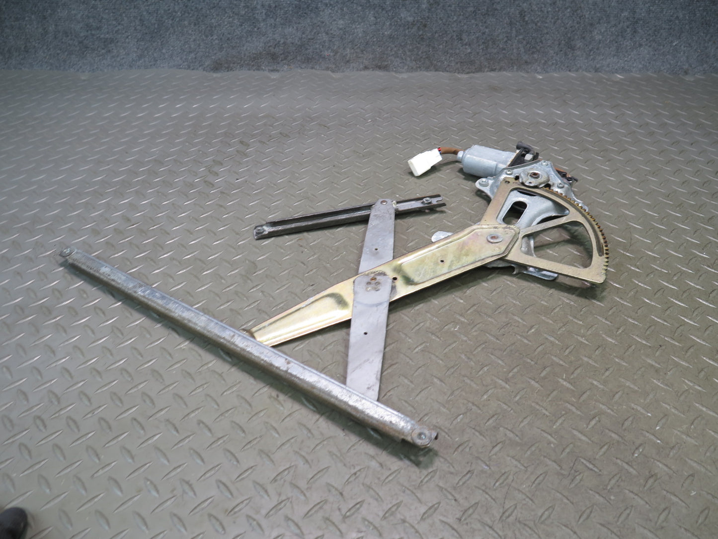 01-05 Lexus JCE10L IS300 Front Left Door Window Regulator w Motor OEM