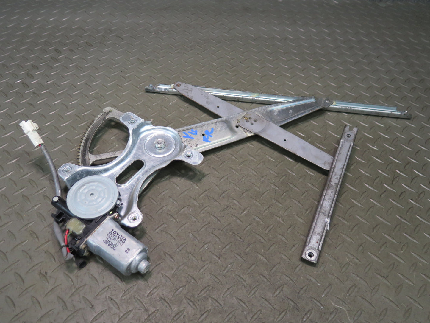 01-05 Lexus JCE10L IS300 Front Right Door Window Regulator w Motor OEM