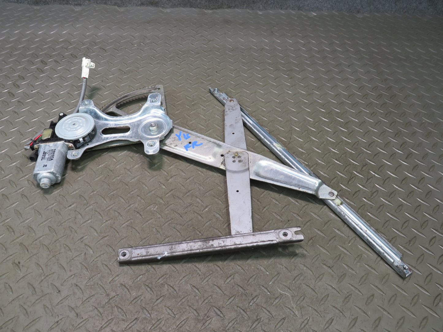 01-05 Lexus JCE10L IS300 Front Right Door Window Regulator w Motor OEM