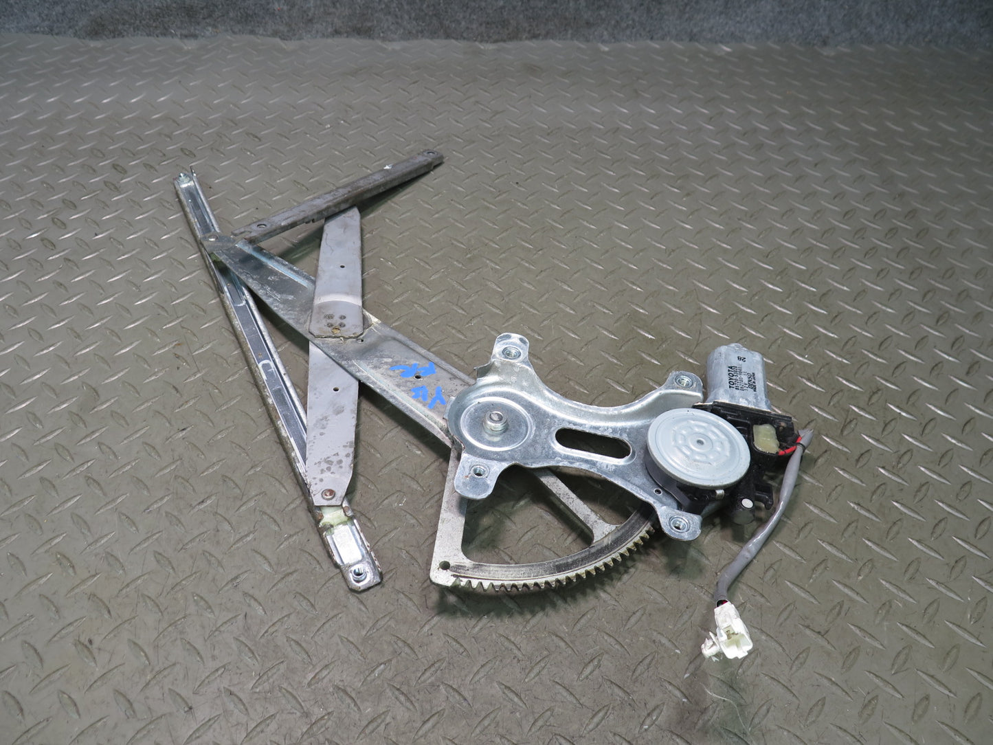01-05 Lexus JCE10L IS300 Front Right Door Window Regulator w Motor OEM