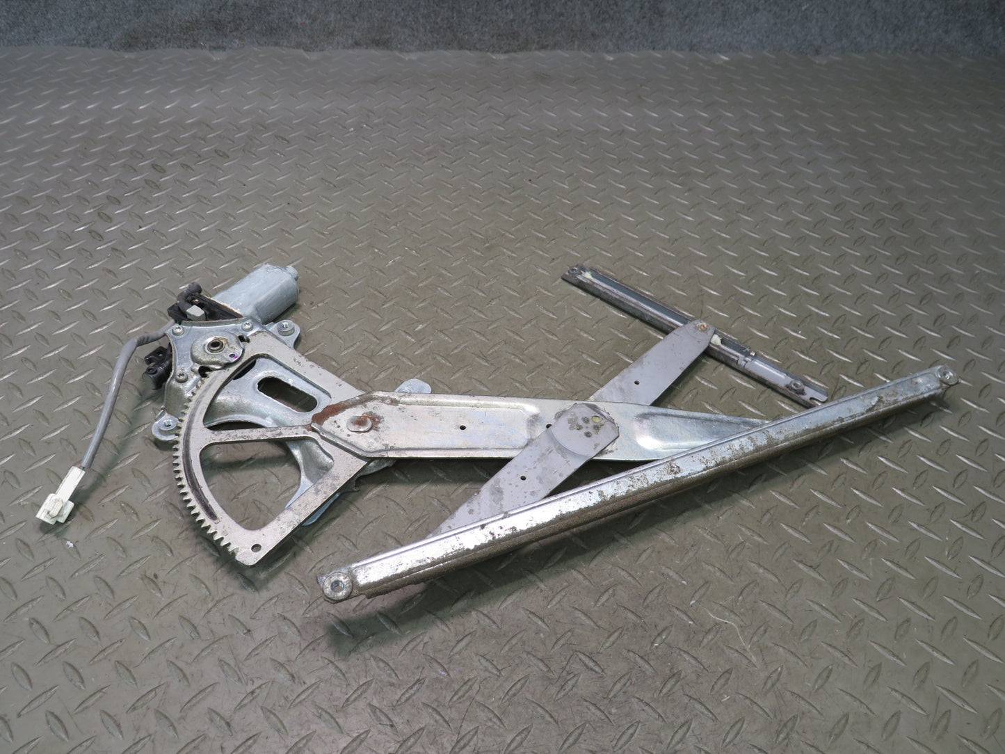 01-05 Lexus JCE10L IS300 Front Right Door Window Regulator w Motor OEM