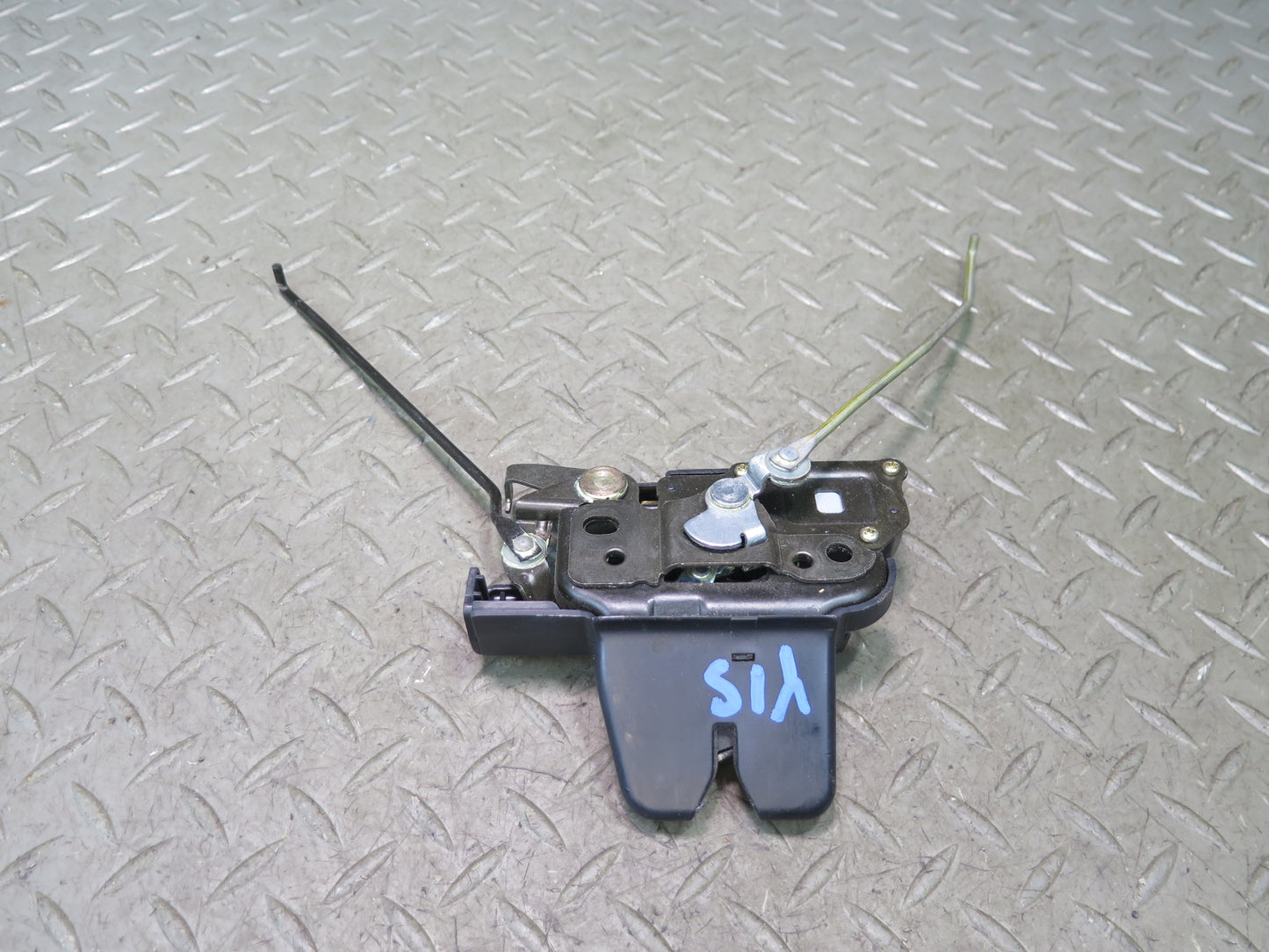 01-05 Lexus JCE10L IS300 Rear Trunk Lid Lock Latch Actuator OEM