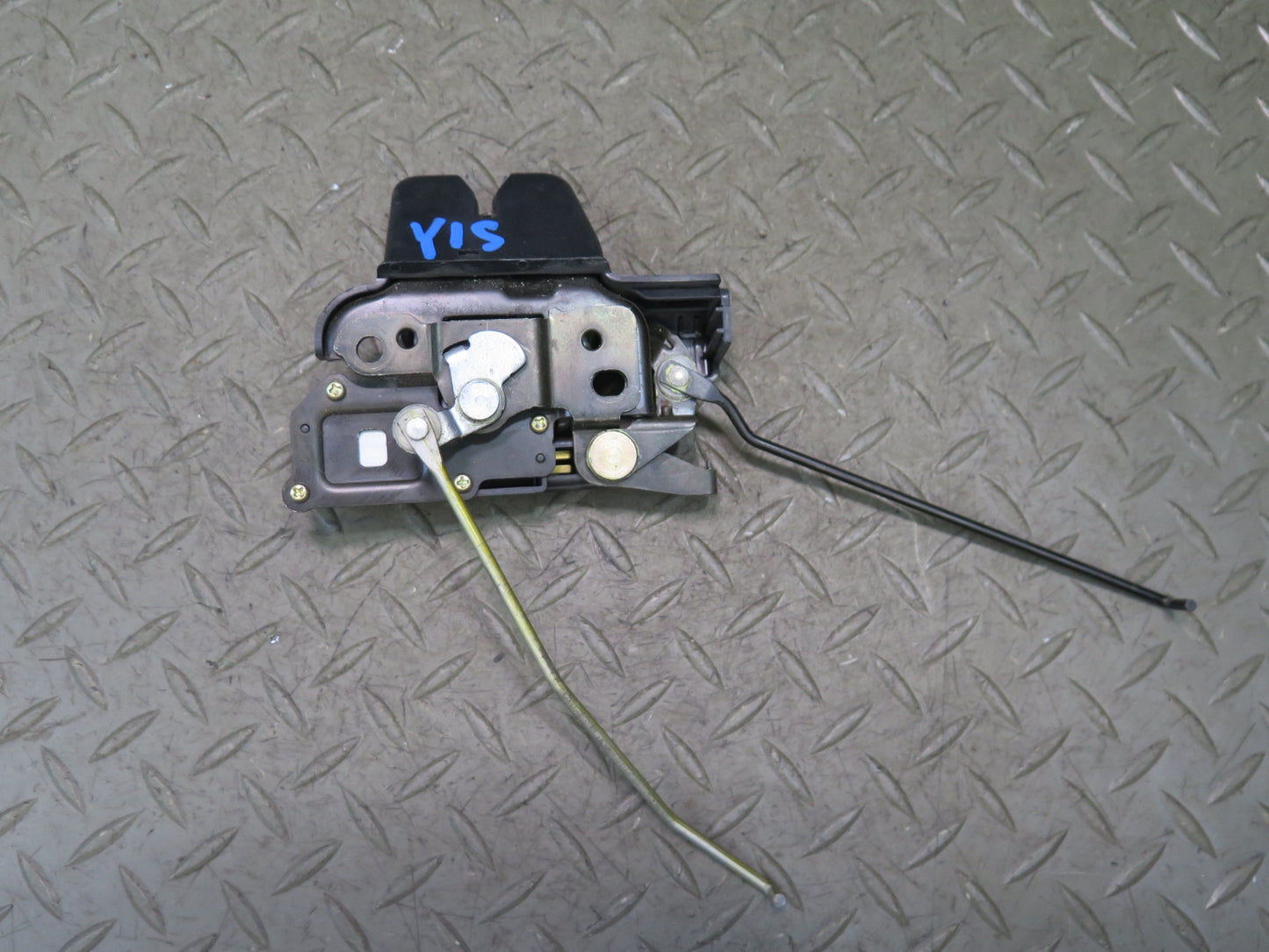01-05 Lexus JCE10L IS300 Rear Trunk Lid Lock Latch Actuator OEM