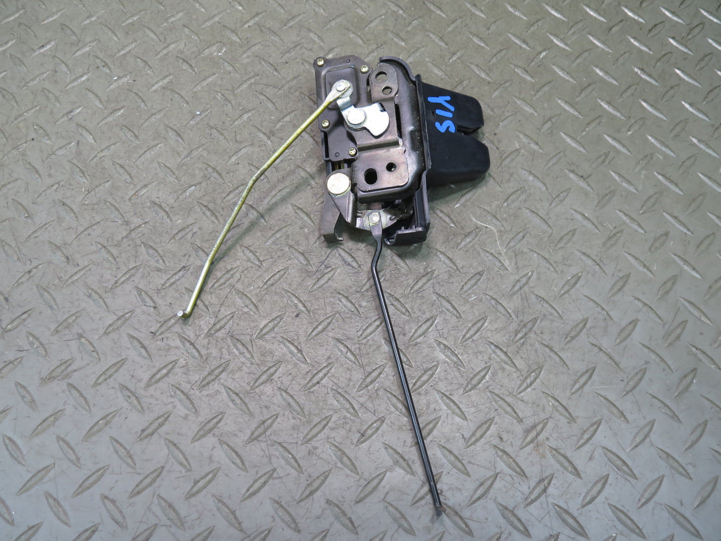 01-05 Lexus JCE10L IS300 Rear Trunk Lid Lock Latch Actuator OEM