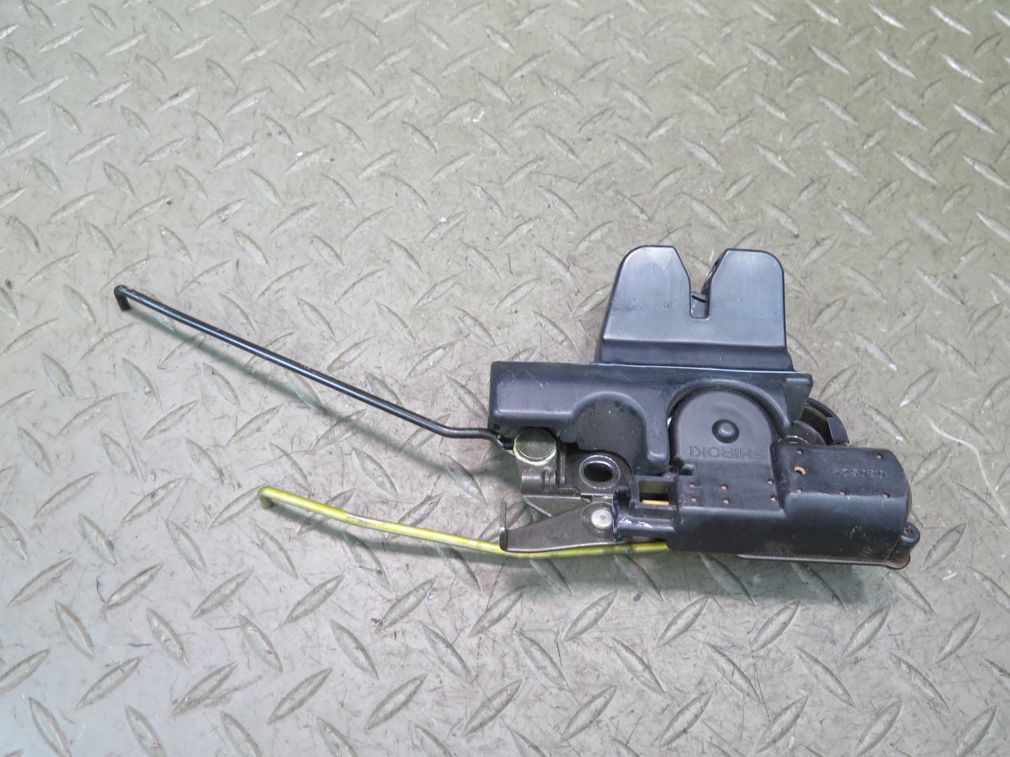 01-05 Lexus JCE10L IS300 Rear Trunk Lid Lock Latch Actuator OEM