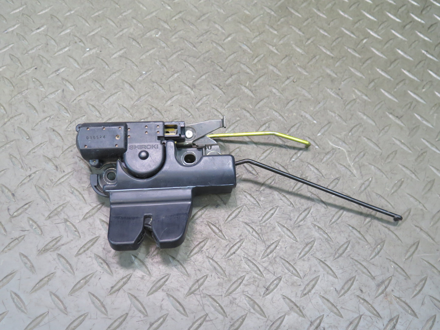 01-05 Lexus JCE10L IS300 Rear Trunk Lid Lock Latch Actuator OEM