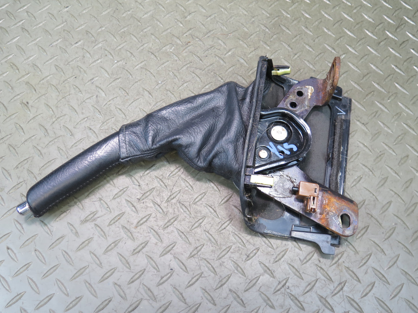 01-05 Lexus JCE10L IS300 Emergency Parking Hand Brake Handle w Boot OEM