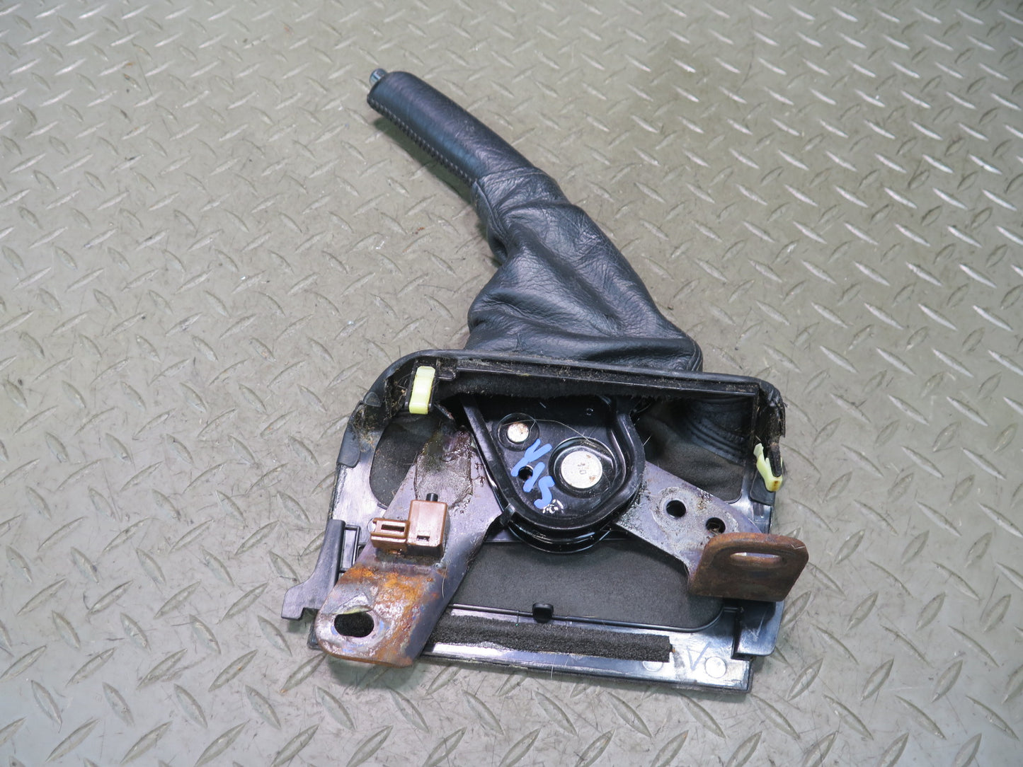 01-05 Lexus JCE10L IS300 Emergency Parking Hand Brake Handle w Boot OEM