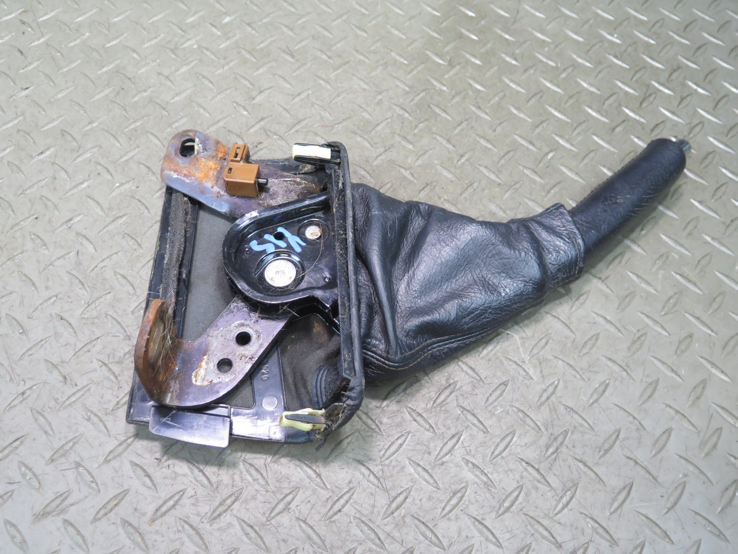 01-05 Lexus JCE10L IS300 Emergency Parking Hand Brake Handle w Boot OEM