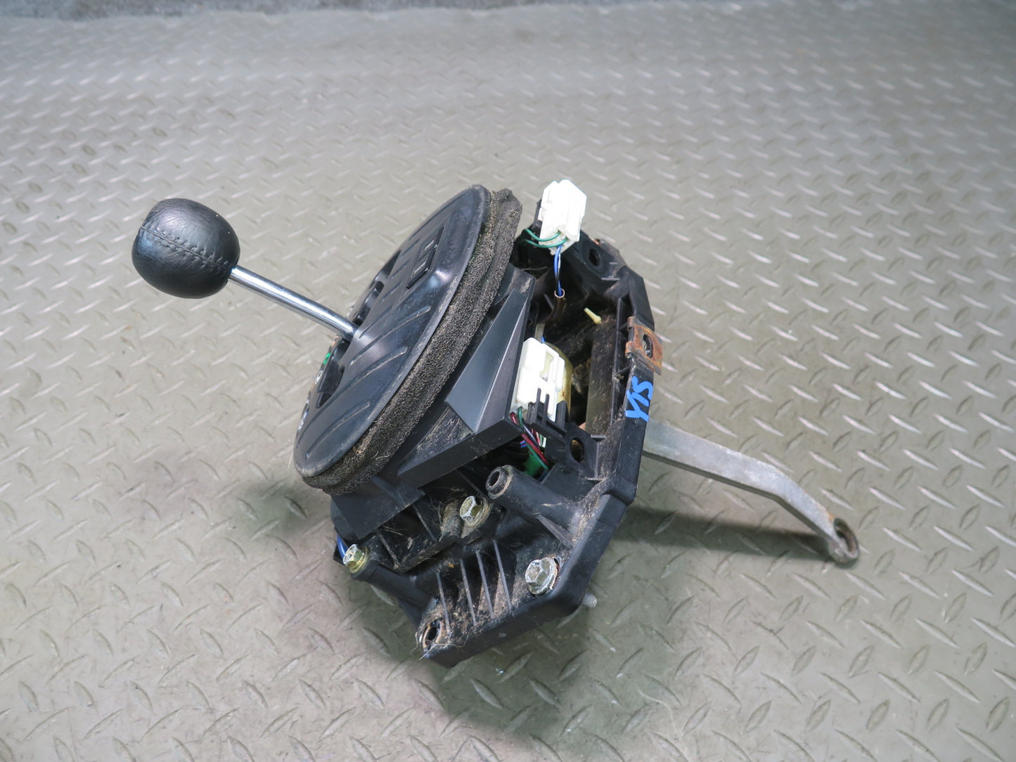 01-05 Lexus JCE10L IS300 A/T Automatic Transmission Gear Shifter w Knob OEM