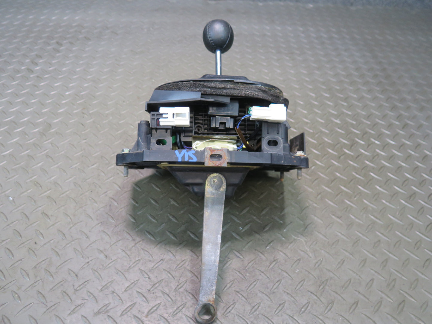 01-05 Lexus JCE10L IS300 A/T Automatic Transmission Gear Shifter w Knob OEM