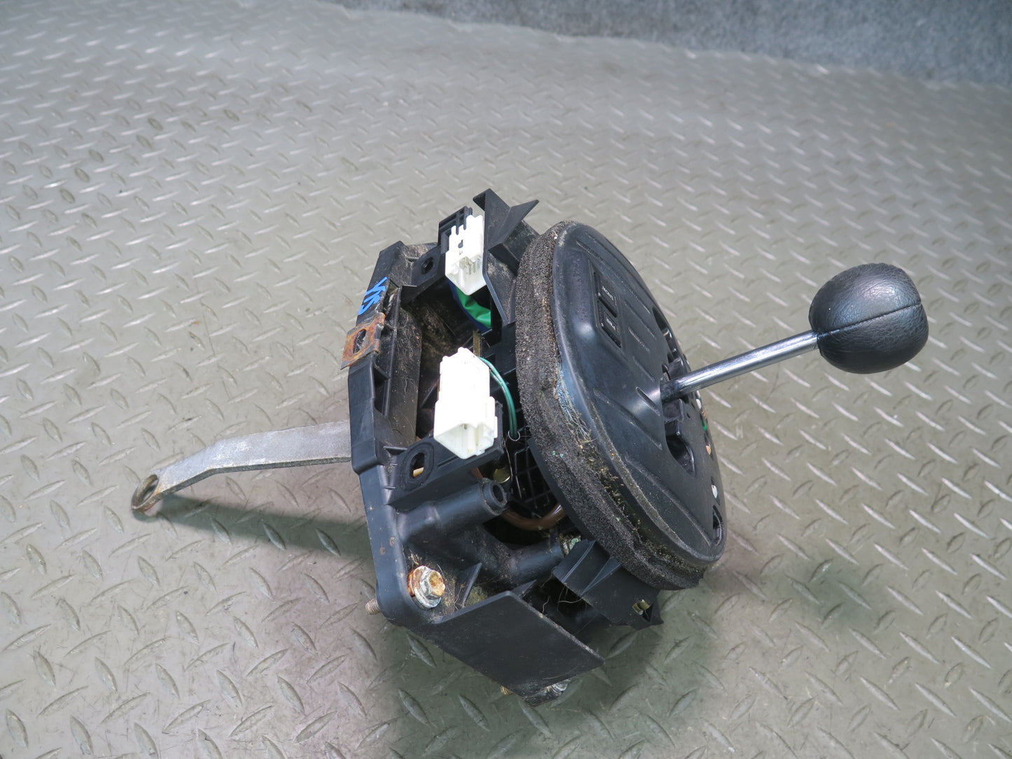 01-05 Lexus JCE10L IS300 A/T Automatic Transmission Gear Shifter w Knob OEM