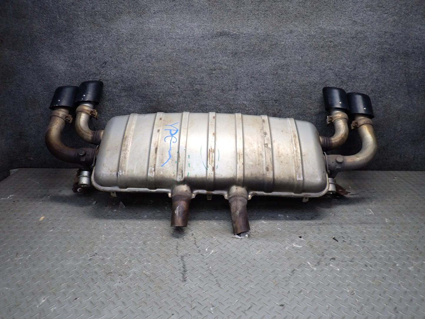 2013-2014 Porsche Cayenne 958 GTS 4.8L Rear Exhaust Muffler W/ Black Dual Tips