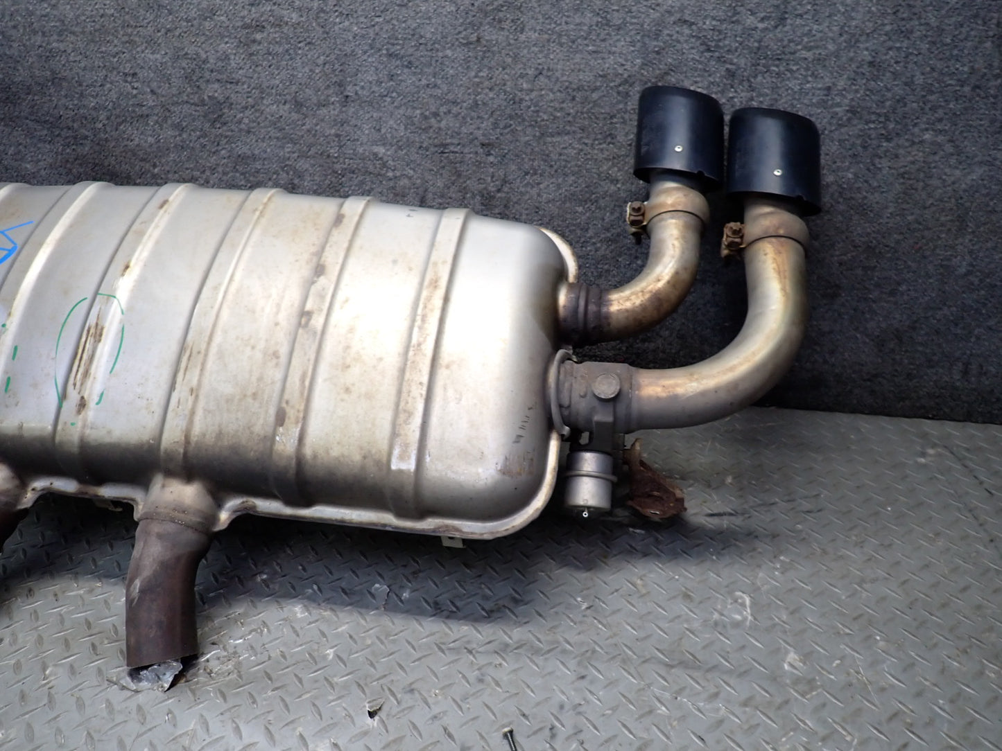 2013-2014 Porsche Cayenne 958 GTS 4.8L Rear Exhaust Muffler W/ Black Dual Tips