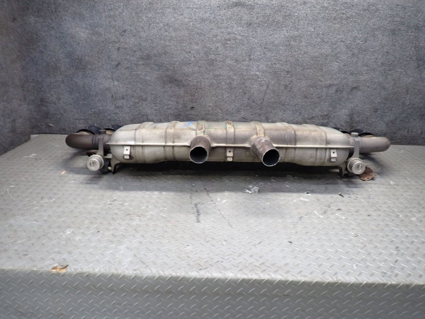 2013-2014 Porsche Cayenne 958 GTS 4.8L Rear Exhaust Muffler W/ Black Dual Tips