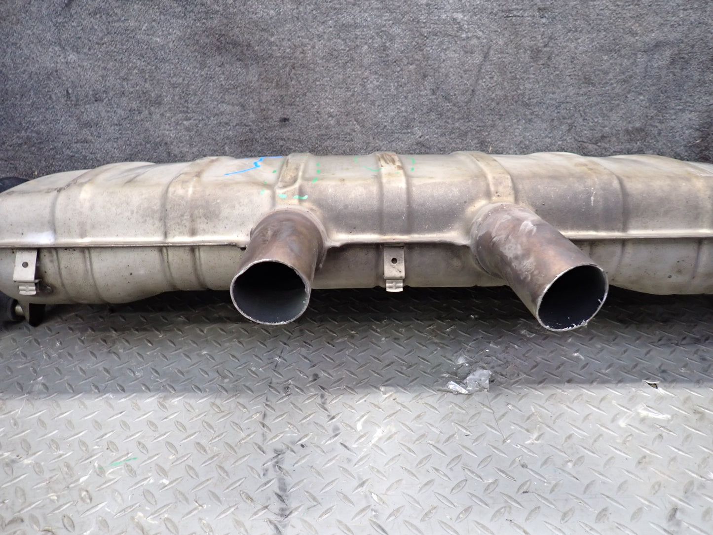 2013-2014 Porsche Cayenne 958 GTS 4.8L Rear Exhaust Muffler W/ Black Dual Tips