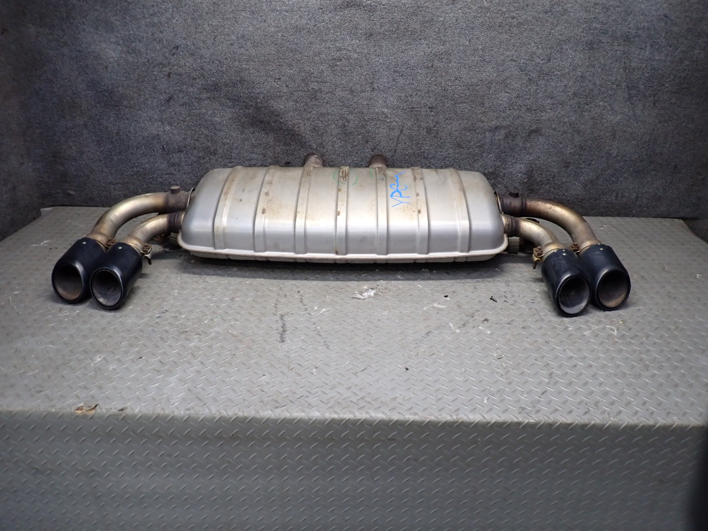 2013-2014 Porsche Cayenne 958 GTS 4.8L Rear Exhaust Muffler W/ Black Dual Tips