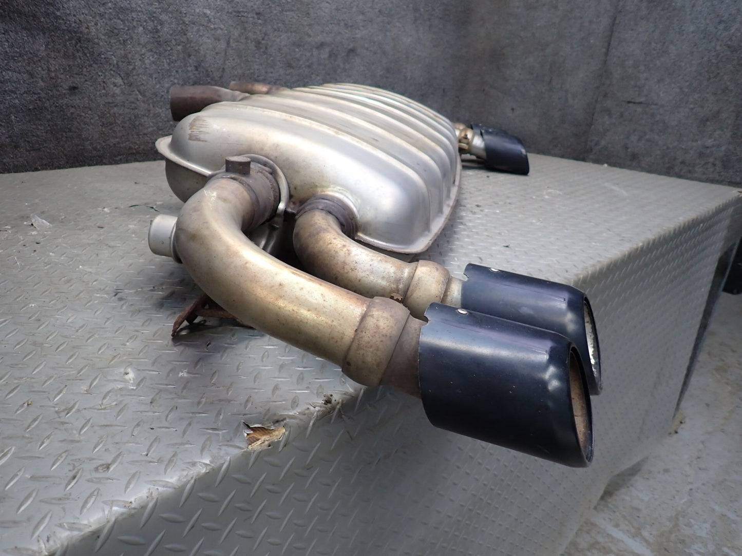 2013-2014 Porsche Cayenne 958 GTS 4.8L Rear Exhaust Muffler W/ Black Dual Tips