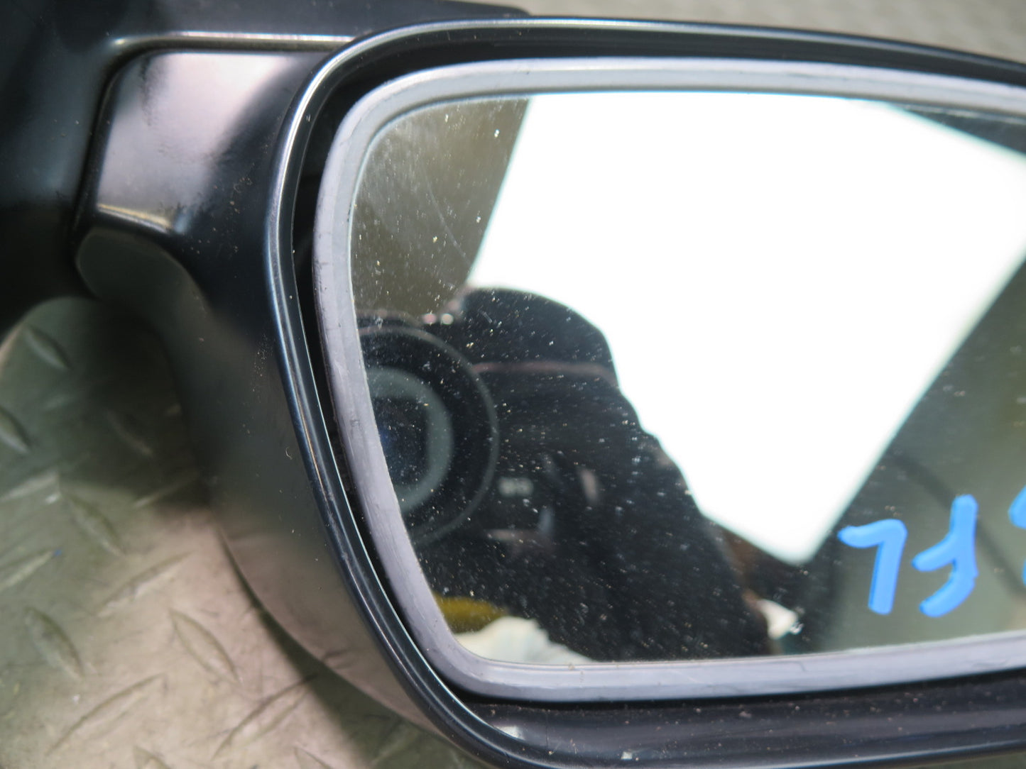 01-05 Lexus JCE10L IS300 Left Exterior Auto Dim Heated Side View Mirror OEM