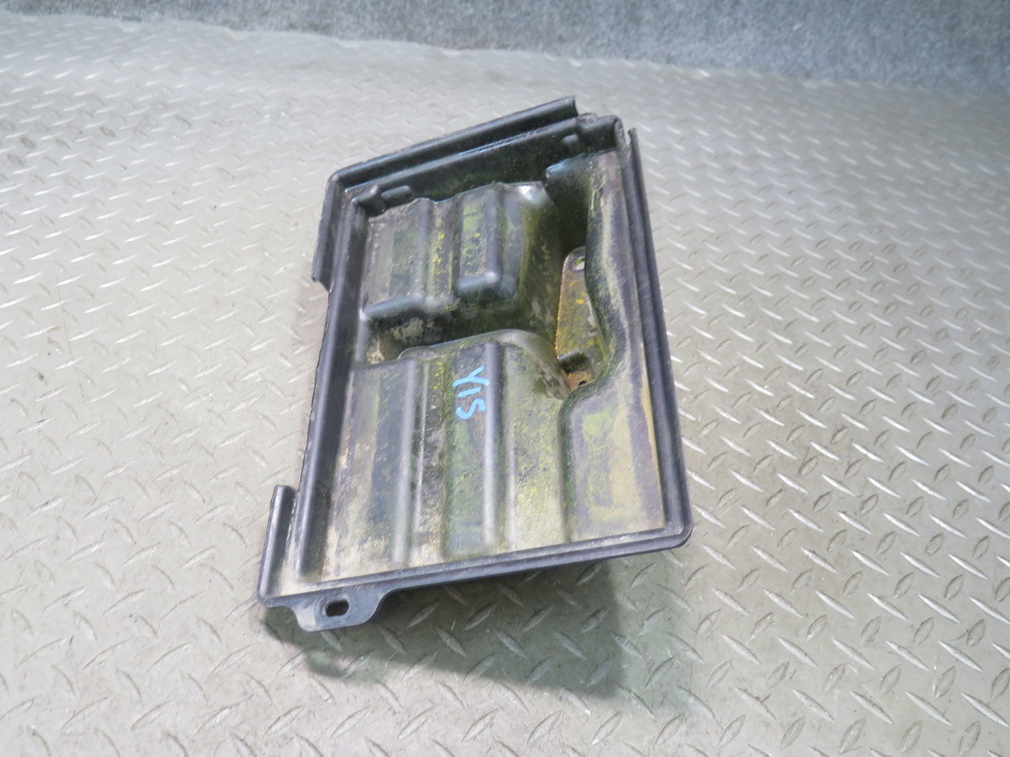 01-05 Lexus JCE10L IS300 Battery Tray Holder Bracket Set OEM