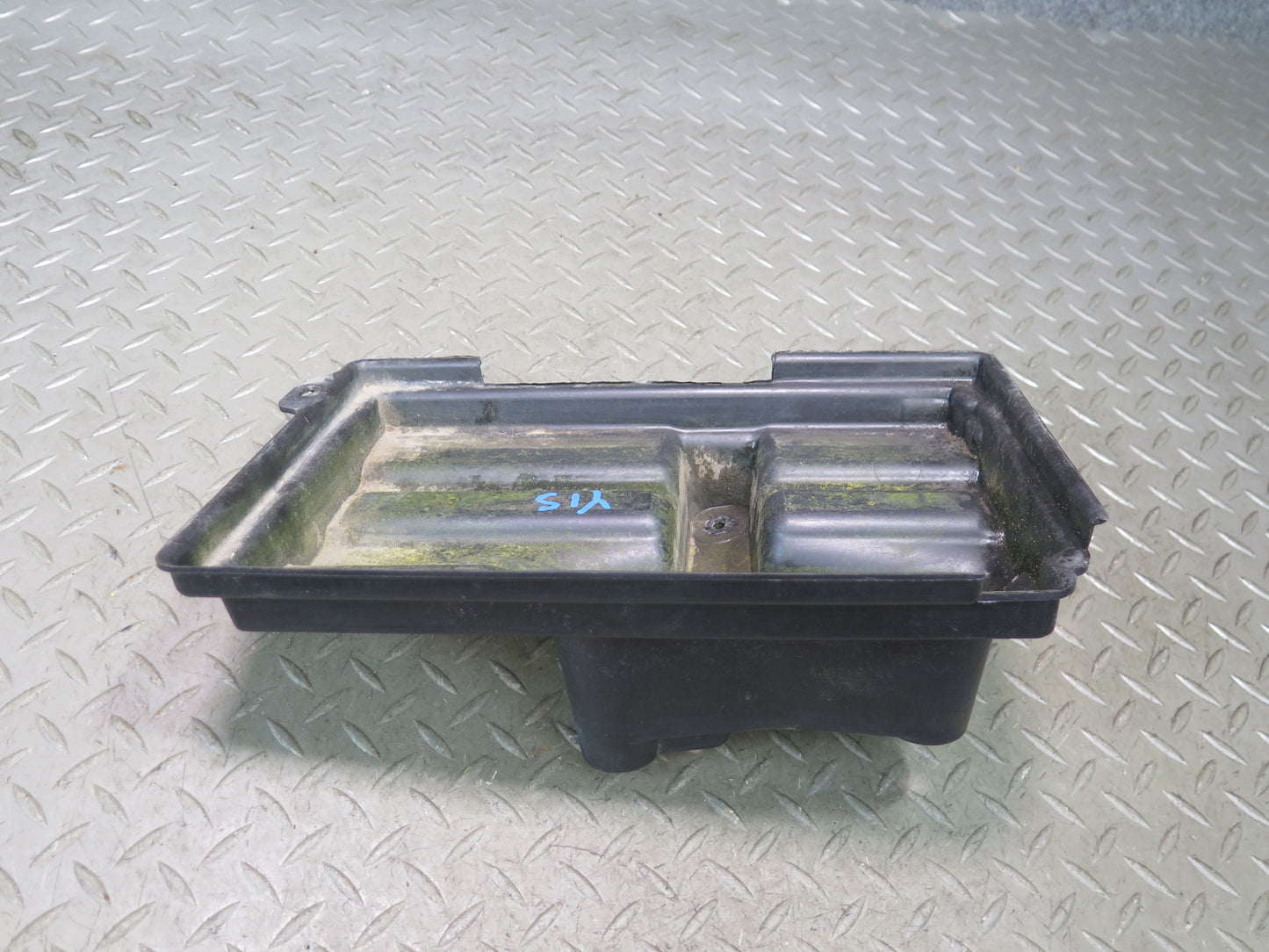 01-05 Lexus JCE10L IS300 Battery Tray Holder Bracket Set OEM