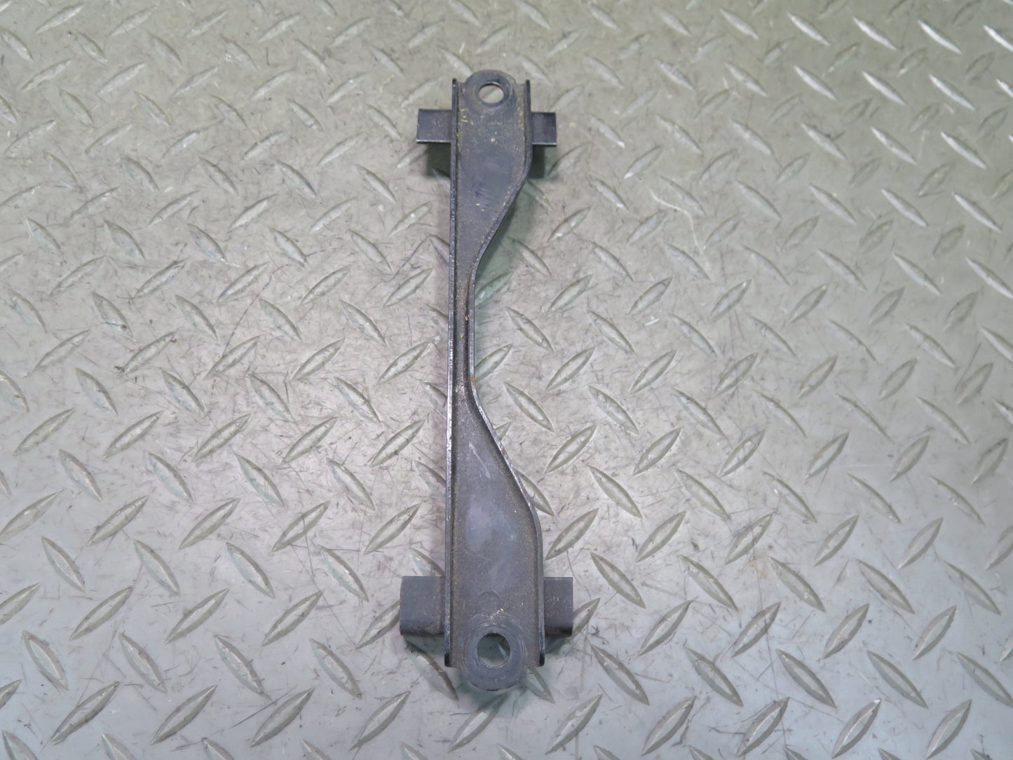 01-05 Lexus JCE10L IS300 Battery Tray Holder Bracket Set OEM