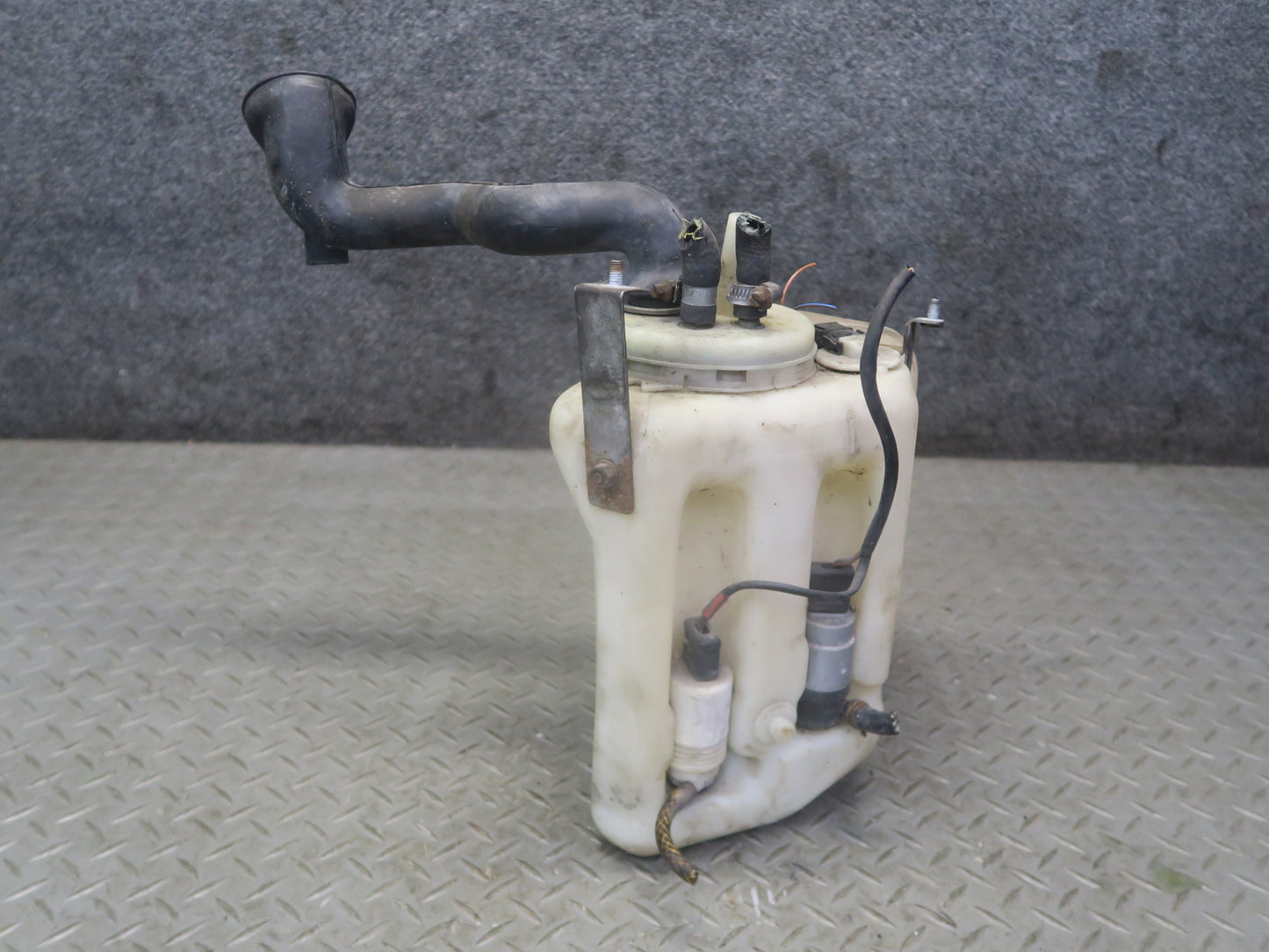94-99 Mercedes W140 S500 Windshield Washer Fluid Reservoir Tank w Pumps OEM