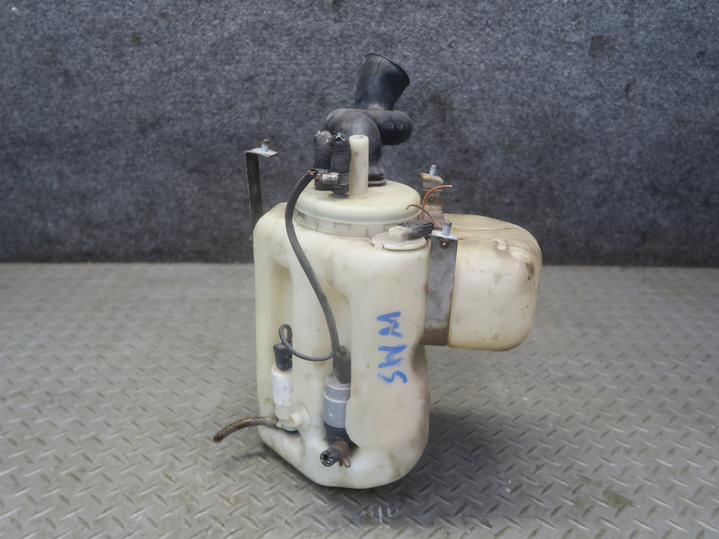 94-99 Mercedes W140 S500 Windshield Washer Fluid Reservoir Tank w Pumps OEM