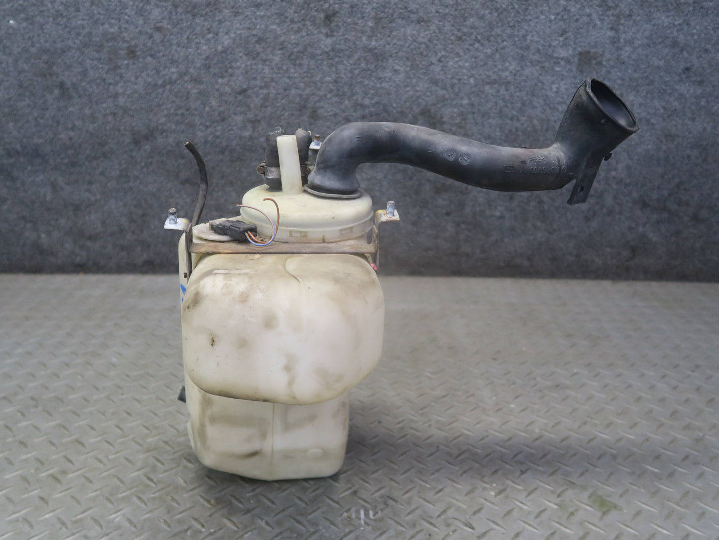 94-99 Mercedes W140 S500 Windshield Washer Fluid Reservoir Tank w Pumps OEM