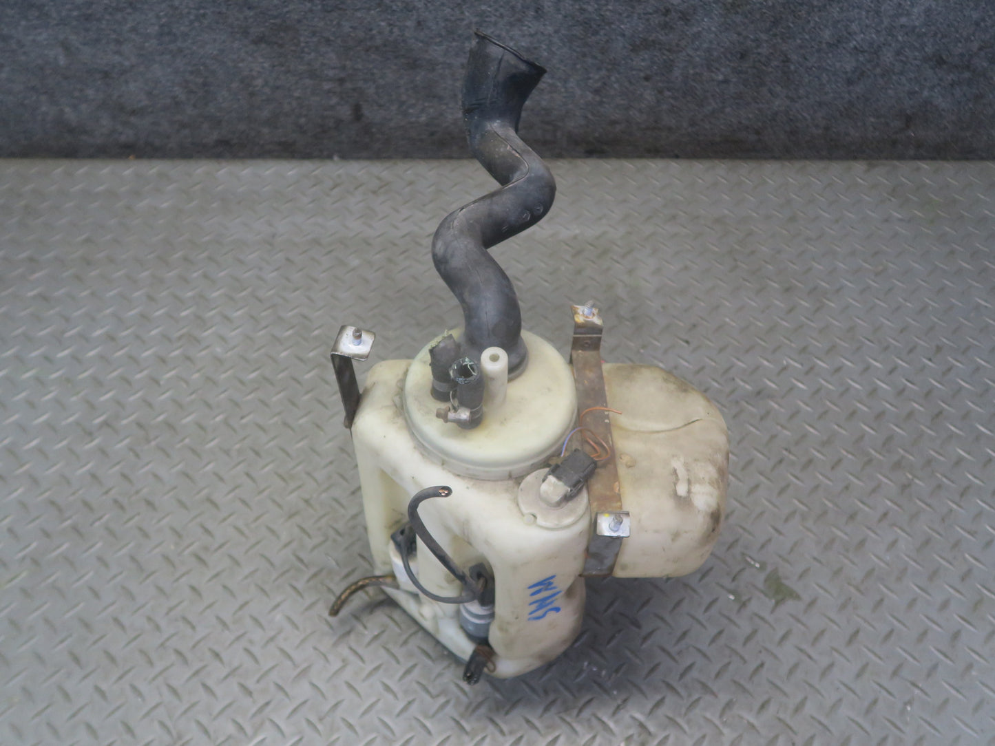 94-99 Mercedes W140 S500 Windshield Washer Fluid Reservoir Tank w Pumps OEM