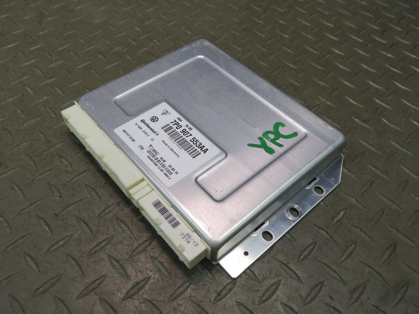 2013-2014 Porsche Cayenne 958 GTS Air Suspension Control Module Unit 7P0907553AA