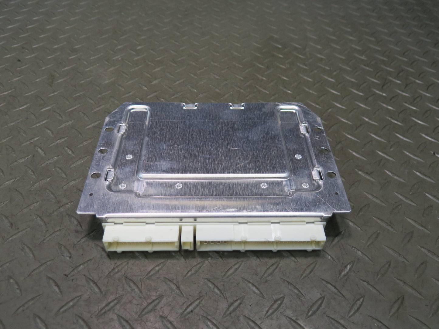 2013-2014 Porsche Cayenne 958 GTS Air Suspension Control Module Unit 7P0907553AA