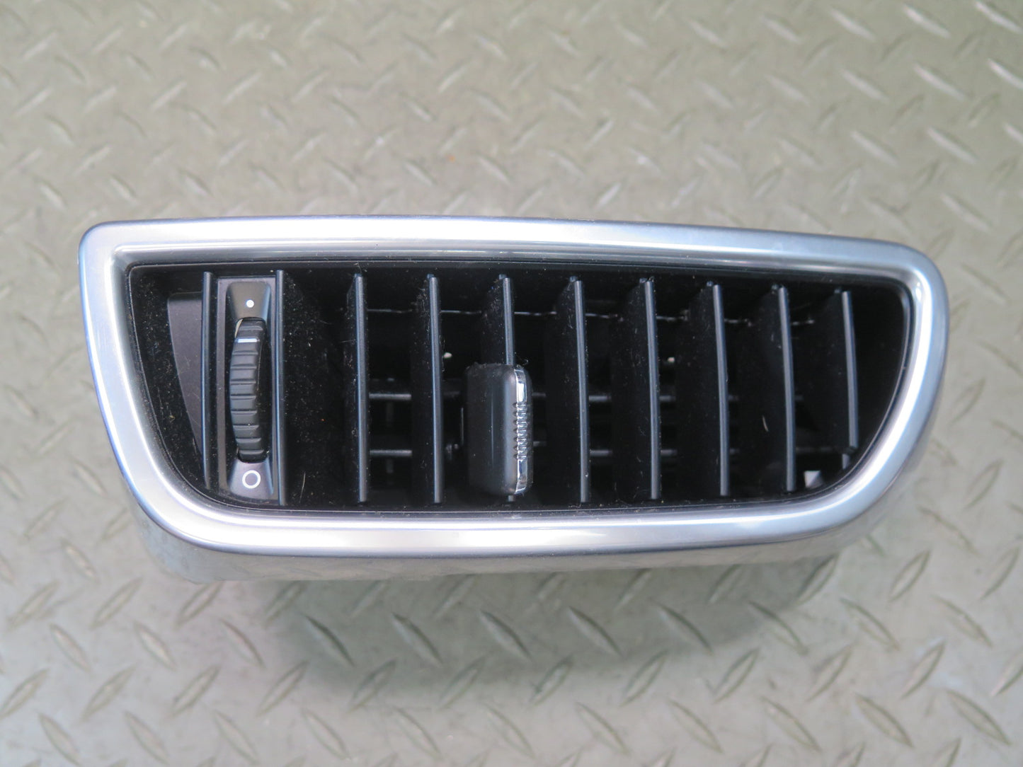 2011-2018 Porsche Cayenne 958 Front Right Side Dash A/C Heater Air Vent Grille