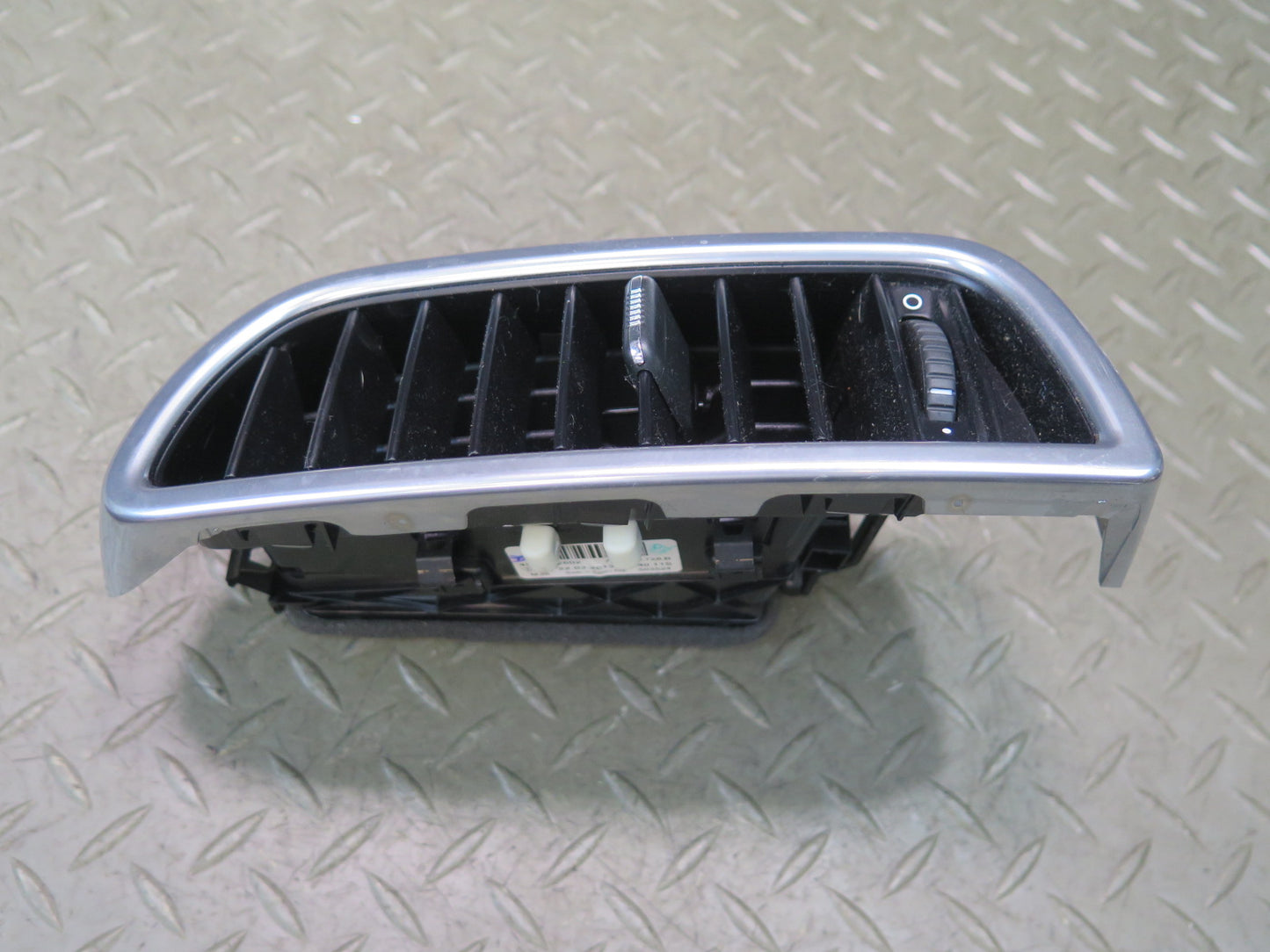 2011-2018 Porsche Cayenne 958 Front Right Side Dash A/C Heater Air Vent Grille