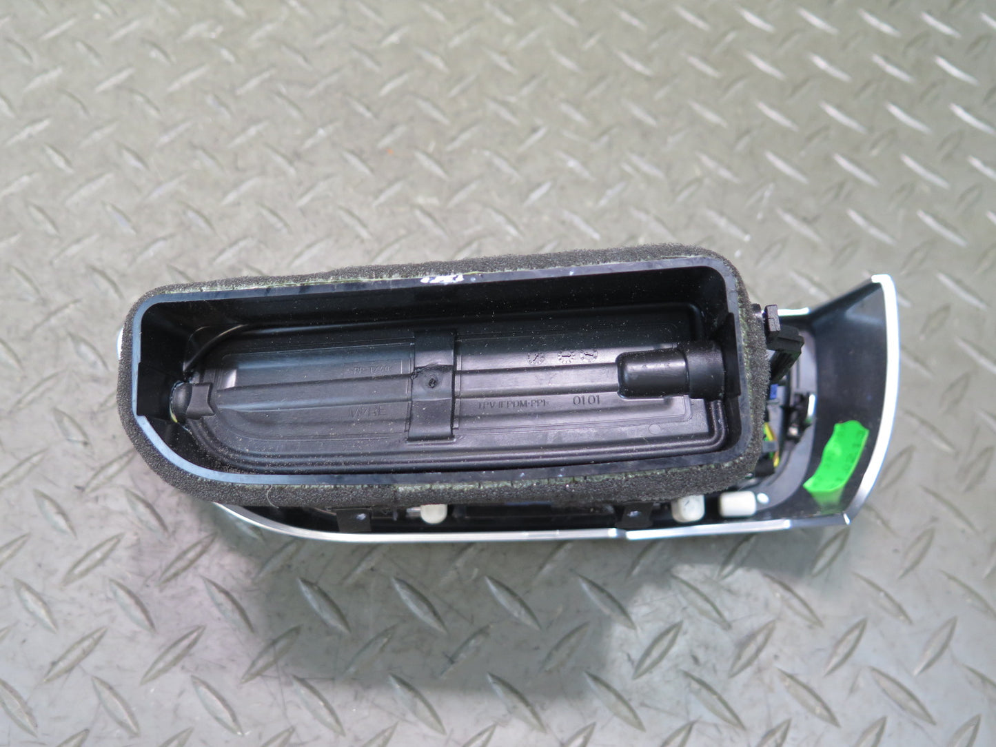 2011-2018 Porsche Cayenne 958 Front Right Side Dash A/C Heater Air Vent Grille