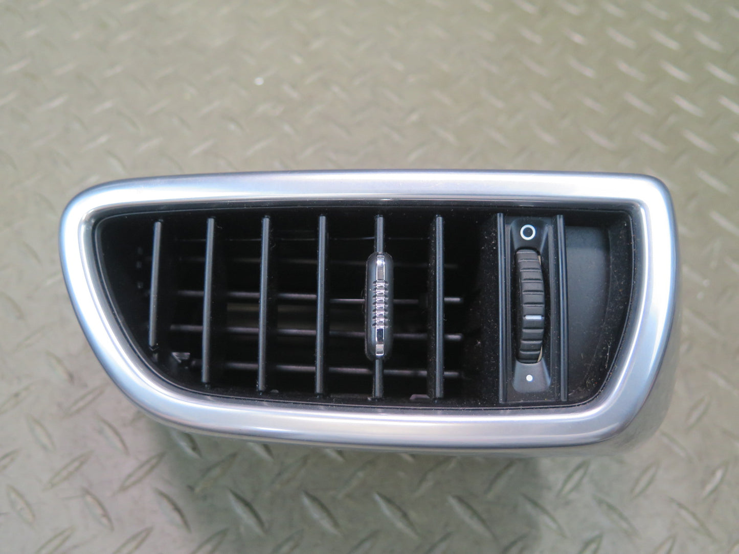 2011-2018 Porsche Cayenne 958 Front Right Side Dash A/C Heater Air Vent Grille