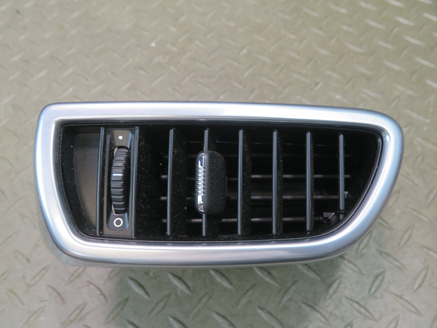 2011-2018 Porsche Cayenne 958 Front Left Side Dash A/C Heater Air Vent Grille