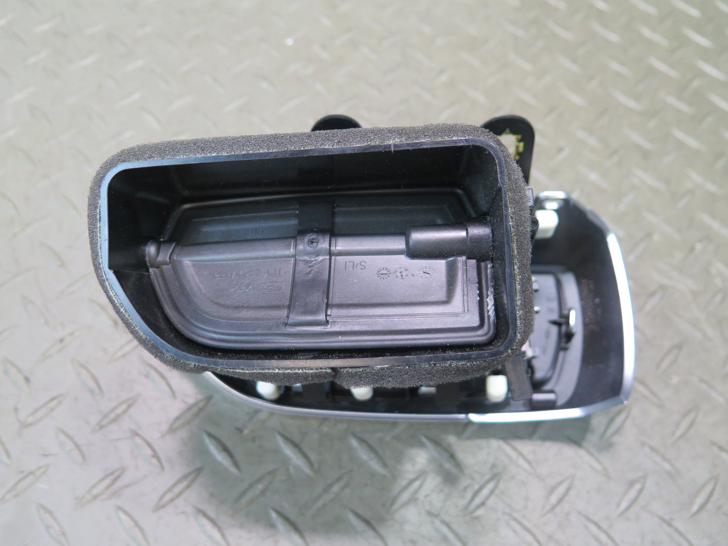 2011-2018 Porsche Cayenne 958 Front Left Side Dash A/C Heater Air Vent Grille