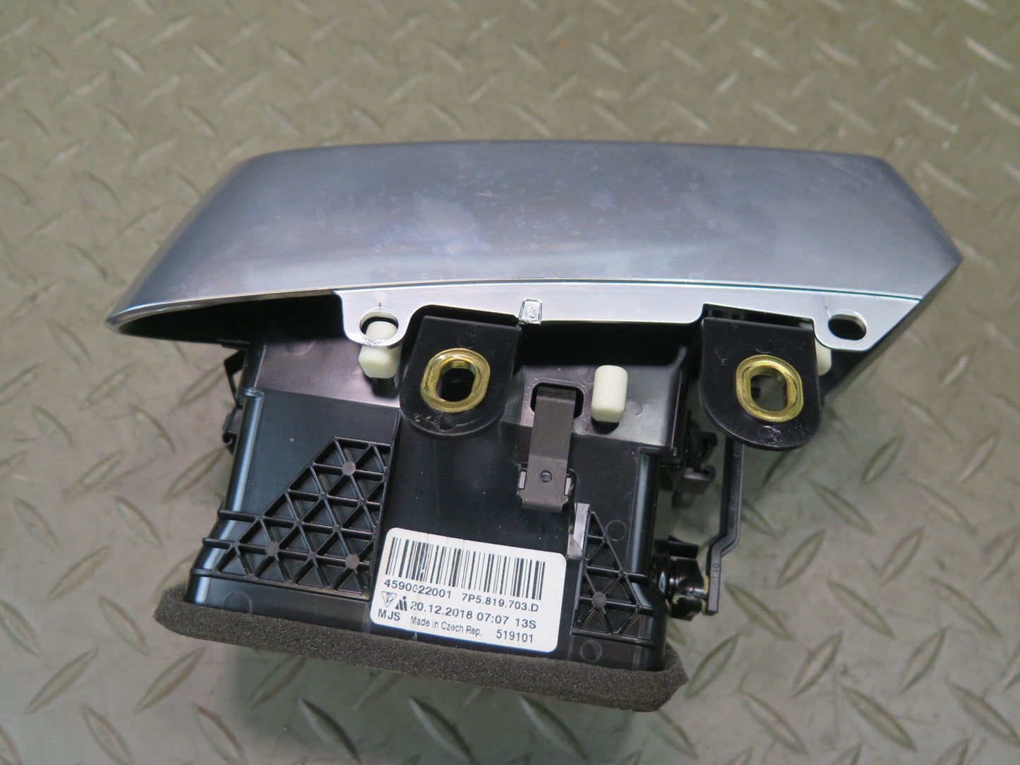 2011-2018 Porsche Cayenne 958 Front Left Side Dash A/C Heater Air Vent Grille