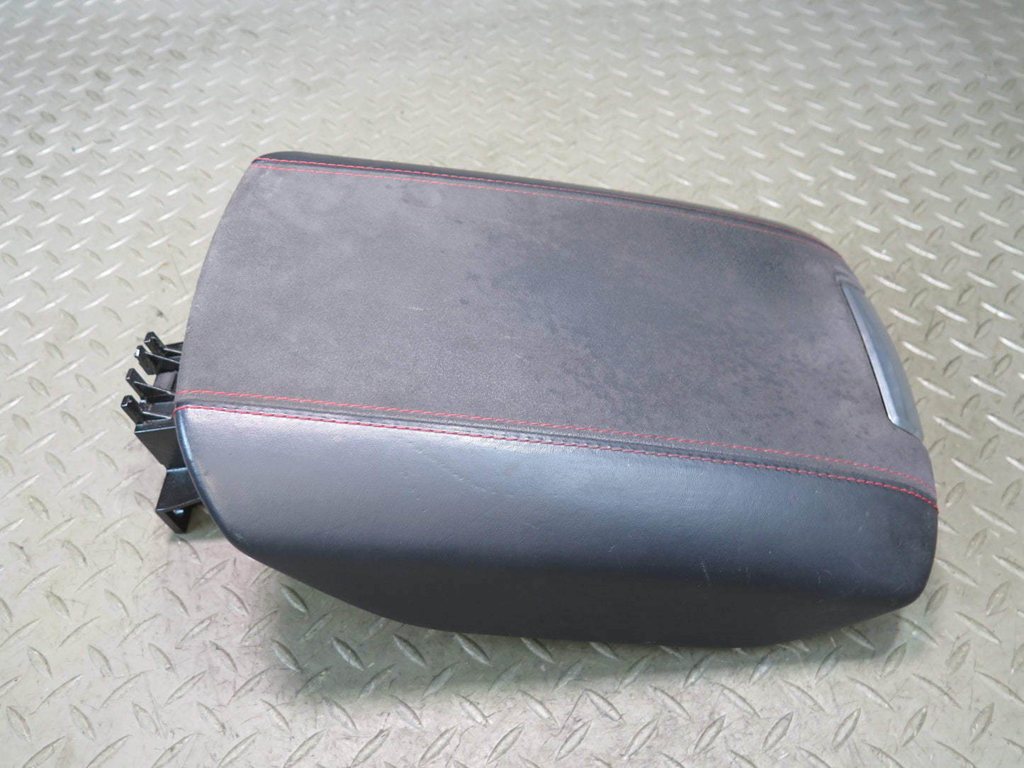 11-18 Porsche Cayenne 958 GTS Center Console Lid Armrest Cover Leather Alcantara